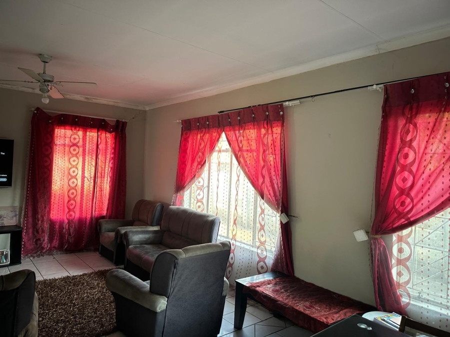 2 Bedroom Property for Sale in Oos Einde North West